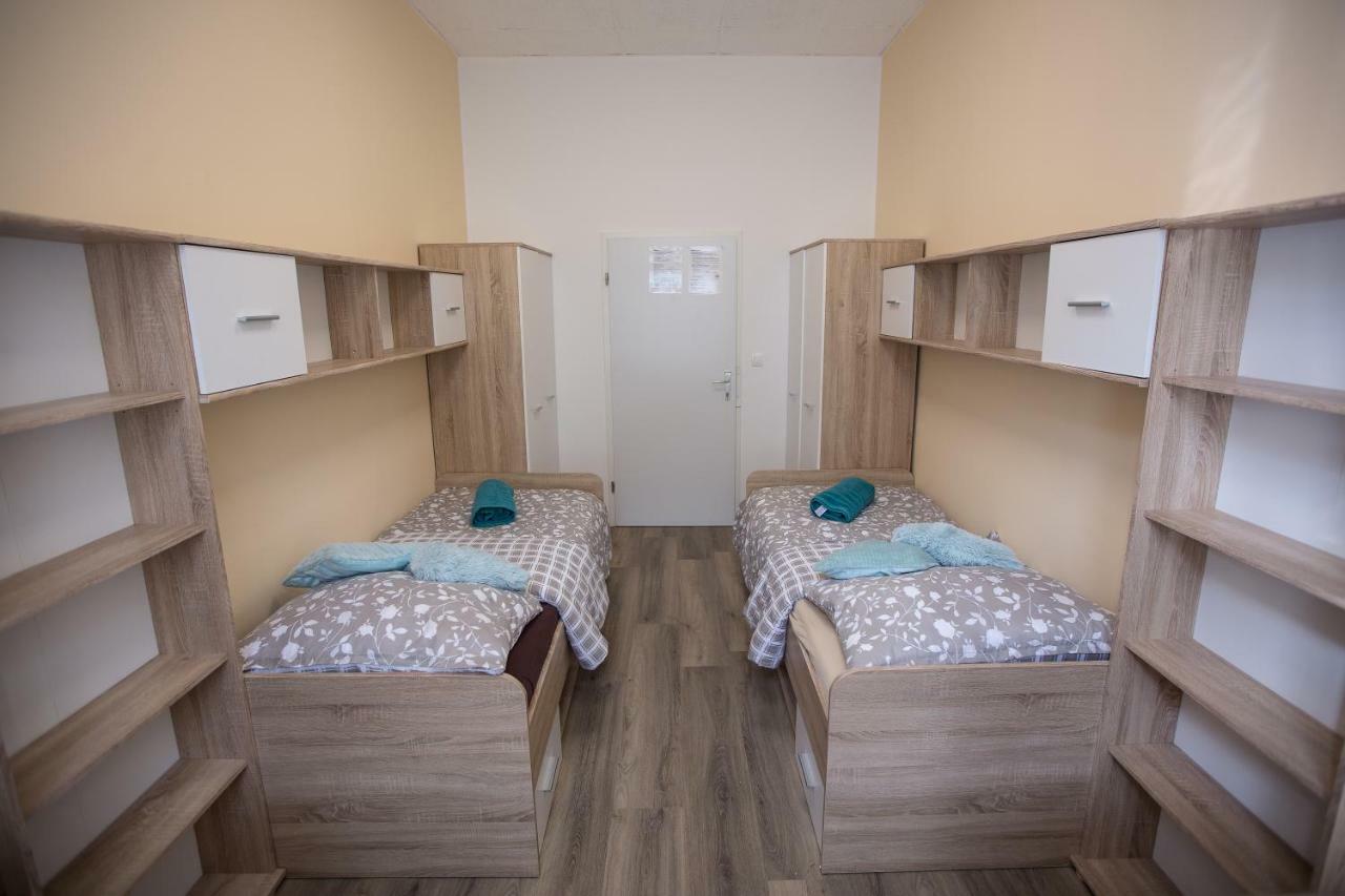 Minidorm Rooms In Heart Of City Center มาริบอร์ ภายนอก รูปภาพ
