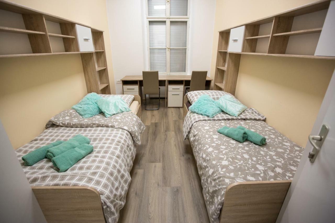 Minidorm Rooms In Heart Of City Center มาริบอร์ ภายนอก รูปภาพ
