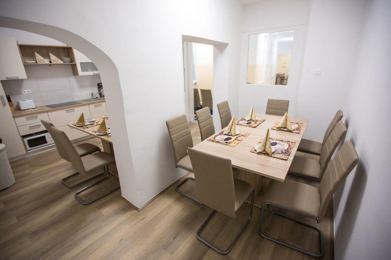 Minidorm Rooms In Heart Of City Center มาริบอร์ ภายนอก รูปภาพ