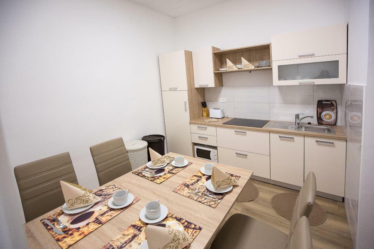 Minidorm Rooms In Heart Of City Center มาริบอร์ ภายนอก รูปภาพ